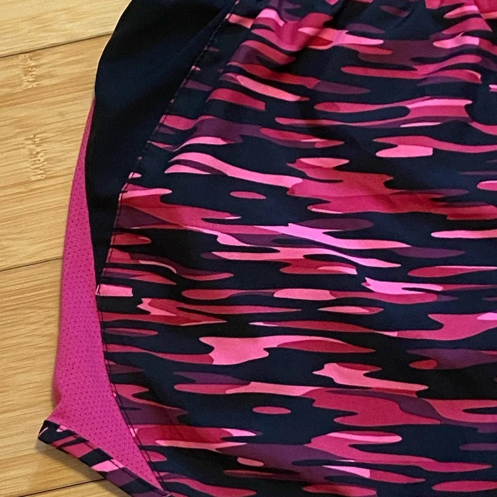 Nike Dri-Fit Pink Black Camo Running Shorts Women’s Small - Picture 5 of 7